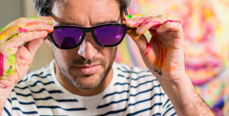 Arte de primer nivel convertido en gafas de sol: Okuda y René Mäkelä diseñan para Flamingo