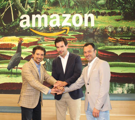 Victor Fernández, CEO Room Mate Group, Edouard Chabrol, Head de Amazon Pay para Francia, España e Italia y Pablo Gago, Global Chief Strategy & Innovation de Room Mate Group.