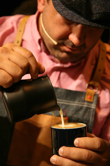 Rayco Paz Rodríguez es quien prepara los mejores cafés en la Comunidad de Madrid
