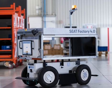 SEAT incorpora robots móviles autónomos en Martorell