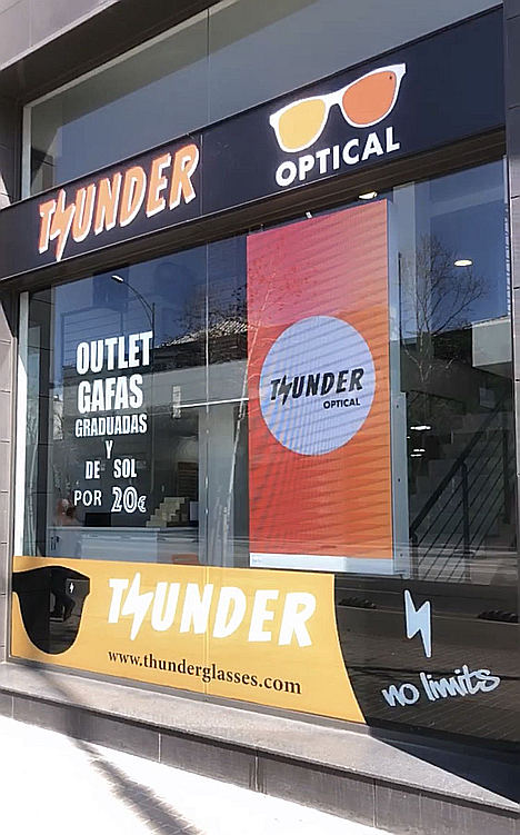 La startup catalana Thunder Glasses abre su primera tienda física y se transforma en óptica