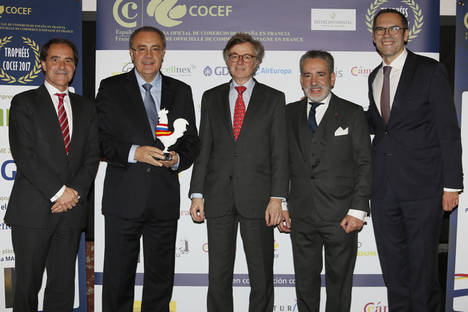 Tobias Martinez CELLNEX con el Embajador ESP en Francia, Fernando Cardedera -centro- y el presidente Camara Comercio José Miguel García, dcha.