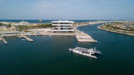 La primera embarcación de hidrógeno del mundo llega a Valencia