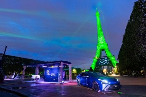 La tecnología de pila de combustible de Toyota ilumina de verde la Torre Eiffel