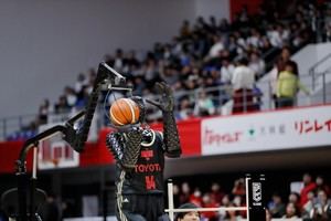 Nueva versión del robot de baloncesto de Toyota