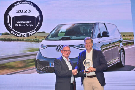 El Volkswagen ID. Buzz Cargo recibe el premio «International Van of the Year 2023»
 