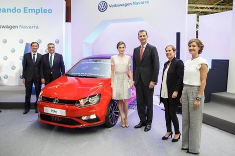 SS.MM. los Reyes visitan la fábrica de Volkswagen Navarra con motivo de su 50 aniversario