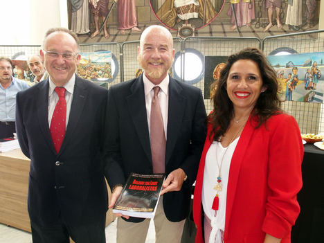 El abogado Justo A. Rodríguez presenta el libro ‘Bailando con lobos laboralistas’ en el Colegio de Abogados de Málaga
