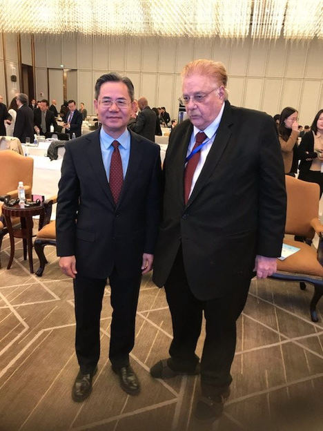 Vice Ministro de Asunto Externos de la República Popular China Zeng Zeguang con el Dr. Paul Oquist Kelley.