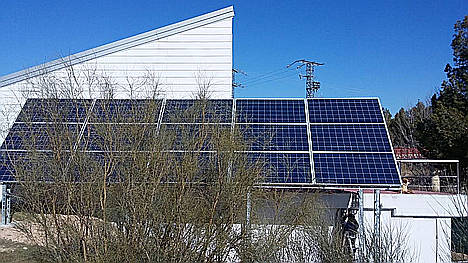 Viesgo colabora con Energía Sin Fronteras en la iluminación a través de paneles fotovoltaicos de un albergue para mujeres maltratadas