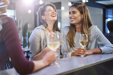 El 45,8% de los jóvenes elige el vino blanco