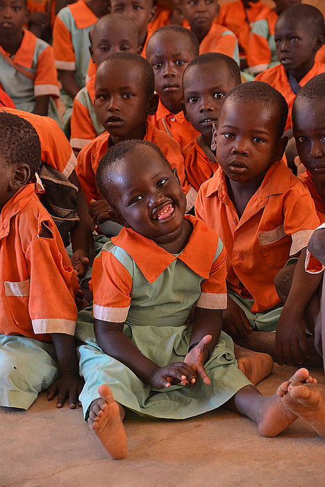 Euroforum regala sonrisas en Navidad a los niños en Kenia, financiando un proyecto escolar