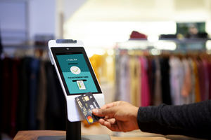 Worldline presenta su terminal de pago Yumi una auténtica revolución 360º para el punto de venta