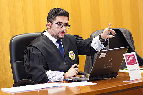 Zigor Oyarbide, dictando sentencia.