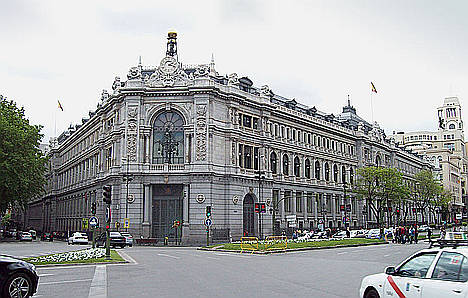 Enpieza la restauración integral de la fachada del edificio del Banco de España en Cibeles