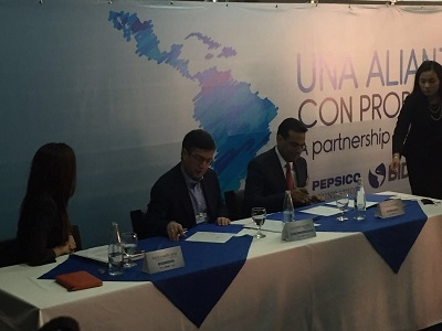 Luis Alberto Moreno, Presidente del BID y Laxman Narasimhan, CEO de PepsiCo Latinoamérica firman acuerdo de renovación de alianza entre sus organizaciones