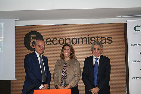 De izda. a dcha.: José Manuel de Riva, Cristina Sánchez y Valentín Pich.