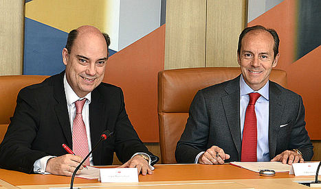 De izqda. a dcha.: José Manuel Inchausti, CEO de Mapfre España y Rami Aboukhair, CEO de Santander España.