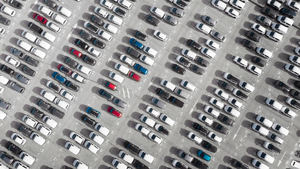 La desaparición del coche tradicional en los plazos que marca la nueva ley exige que las ventas de coches eléctricos aumenten un 13.500%