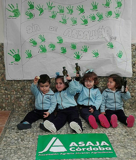 Asaja promociona el consumo de aceite de oliva en los colegios y la universidad por el Día de Andalucía