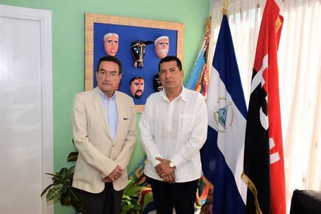 Carlos Antonio Midence, Embajador de Nicaragua en España (dcha.) y Joaquin Ríus, editor de economiadehoy.es