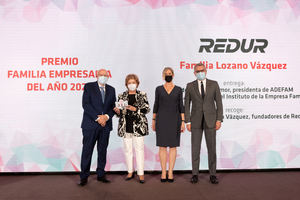 La familia Lozano Vázquez, propietaria de Redur, recibe el Premio Familia Empresaria del Año