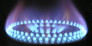 Los consumidores sufren en enero una subida interanual de hasta un 14% en el gas natural