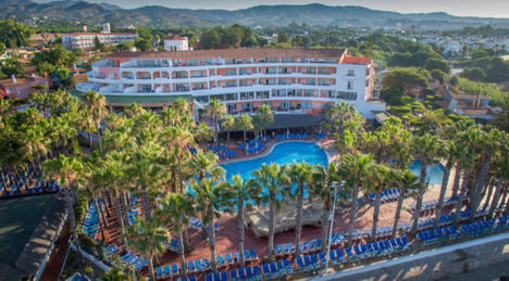 La plantilla del Hotel Marbella Playa anuncia movilizaciones para reclamar la apertura de este establecimiento hotelero