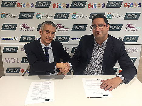 David Carro (dcha), director de la Escuela de Negocios, y Miguel Carrero Sánchez, coordinador del equipo de Gestión de Inversiones de PSN. 