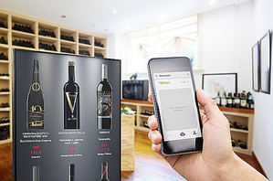 El expositor digital Showcases de Movilok resuelve los problemas de interactividad en el sector retail
