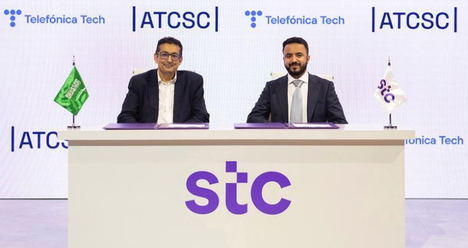 De izq. a dcha.: Rames Sarwat, Telefónica Tech y Abdulrahman AlManea, ATCSC.