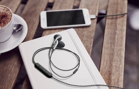 Libratone presenta la serie de auriculares de diseño Q Adapt