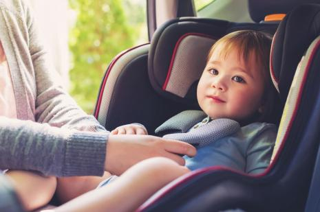 Viajar en sentido contrario a la marcha reduce las lesiones graves hasta un 95%, especialmente en niños de 2 a 4 años