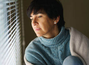 La menopausia, una de las etapas hormonales más propensa a la caída del cabello