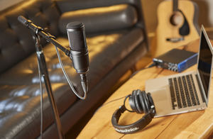 Audio-Technica celebra un millón de ventas del micrófono AT2020