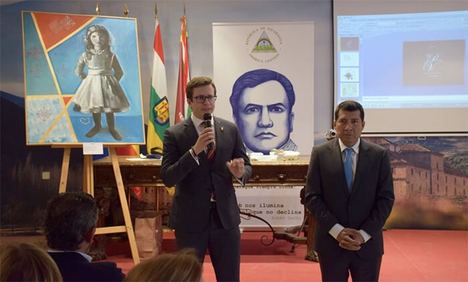 Presidente del Centro Riojano de Madrid, José Antonio Rupérez Caño y el compañero embajador de Nicaragua, Carlos Midence.