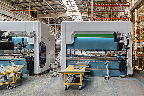  Un número cada vez mayor de fabricantes de prensas plegadoras está desarrollando máquinas con sistemas de accionamiento eléctrico.