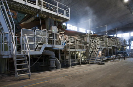 Muchas secciones de la maquinaria del sector de la fabricación de papel trabajan en condiciones de altas temperaturas, lo que presenta desafíos específicos para los rodamientos. 