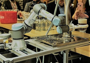 El primer robot camarero, cocinero o asistente para bares y restaurantes en España