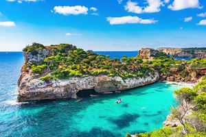 Top 5 de playas españolas solo accesibles en barco