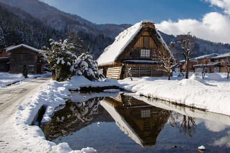 Shirakawa-go, una de las postales más características del invierno japonés