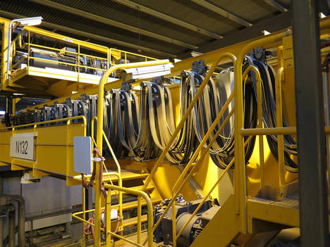 El sellado Roxtec protege los equipos eléctricos de las grúas Konecranes en la acería finlandesa SSAB