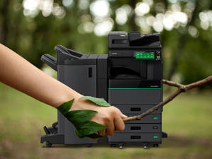 Toshiba elimina el desperdicio de toneladas de hojas en las oficinas con el primer multifuncional del mercado capaz de borrar el papel impreso