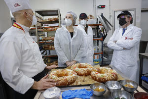La Comunidad de Madrid apoya a las empresas artesanas que venderán más de 2,5 millones de roscones de Reyes este año