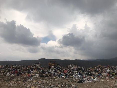 La consultora industrial INIZIA firma los contratos para la construcción de plantas de tratamiento de residuos en siete municipios de Perú