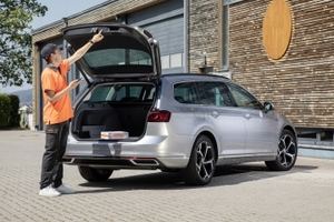 Volkswagen junto a Nacex estrena el servicio de entrega del paquete en el maletero
