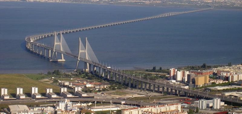 Puente Vasco da Gama